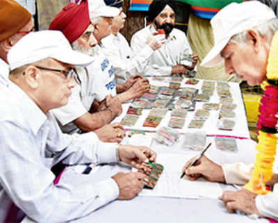 OROP row: Ex-servicemen return medals, Parrikar terms their protest misguided