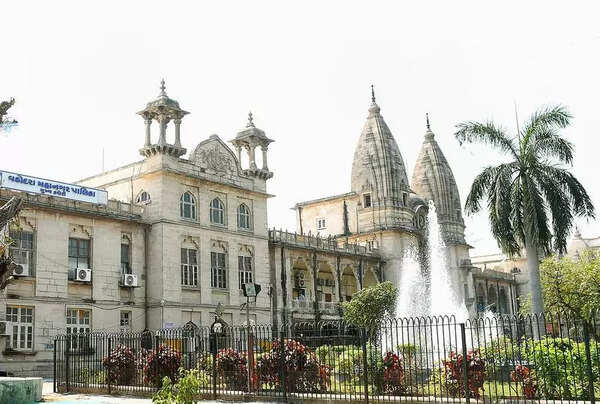 VMC launches ‘one day, one road’ cleanliness drive