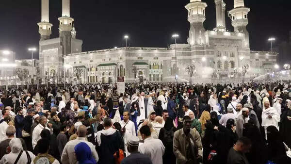 Middle East conflict: Flight cancellations hit Umrah pilgrims from Kerala, hundreds in limbo