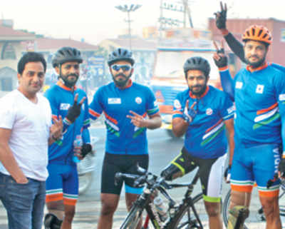 Shashank Udapurkar to make a bilingual record-making para-cyclist Aditya Mehta