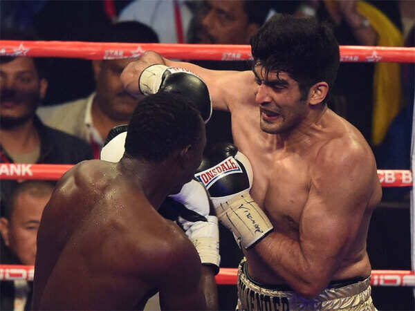 Vijender's right hand rules, knocks out Cheka