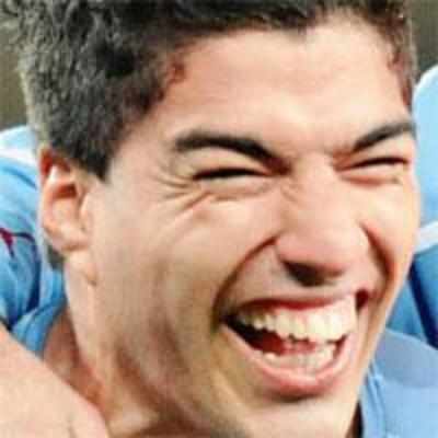 Suarez told he is world's best goalkeeper