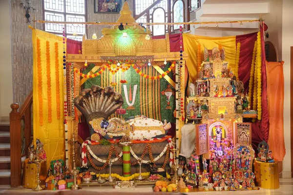 Bengaluru dolls up for Gombe Habba, limelight on grand thematic displays