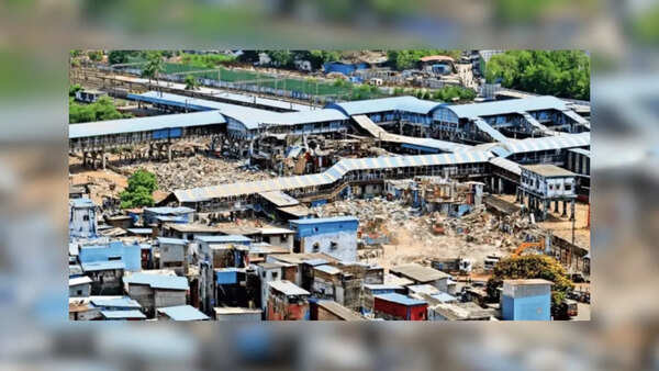 Supreme Court dismisses SLP for stay on Mumabai's Garib Nagar slum demolition; 3 more held for stone-pelting