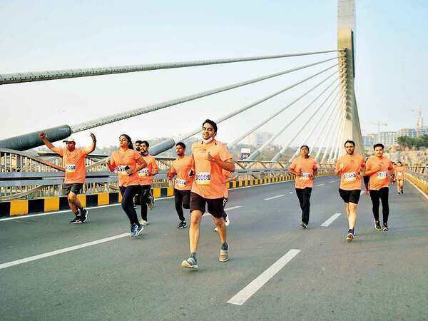 Cyber city comes alive as runners hit the streets amid pandemic