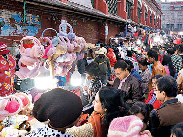 Kolkata spends year’s last Sunday shopping with friends & family