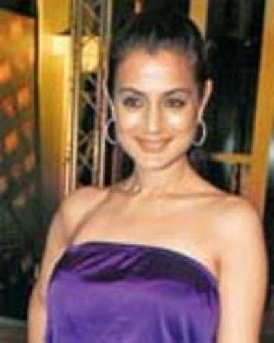 Amisha Patel to romance Leander Paes