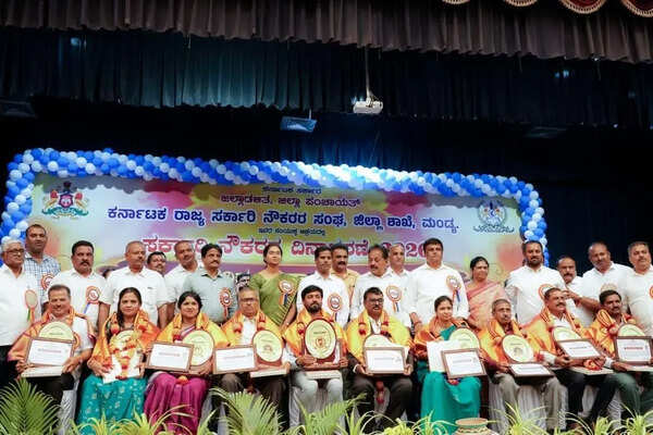 Govt employees must serve public: Dist minister