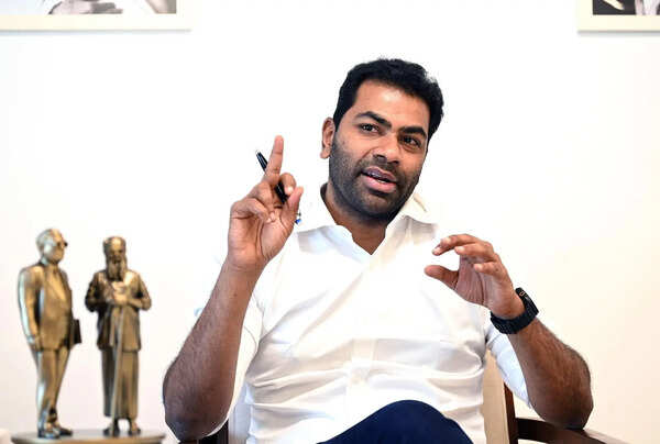 Aadhav questions Stalin’s silence on DMK-AIADMK post-poll talks