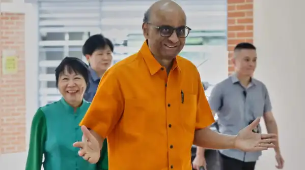 President of Singapore casts his vote