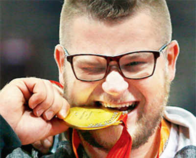 Drunk Polish athlete pays for taxi with his gold medal