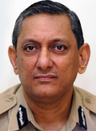 Govt to challenge CIC order against Mumbai top cop