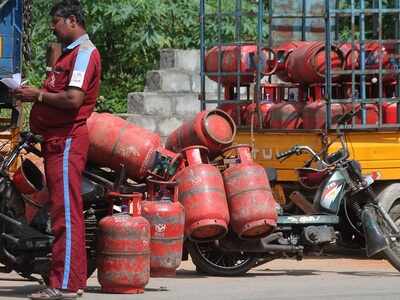 LPG gas pilfering racket busted by Crime branch, 8 held from Walkeshwar