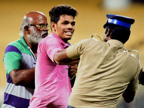 CSK fans go berserk during practice