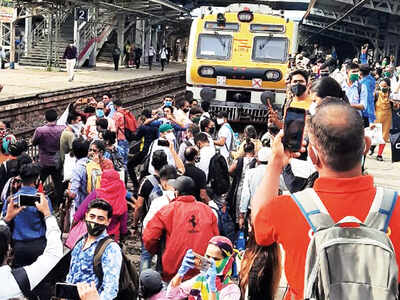 With no buses, angry Nallasopara commuters block railway tracks