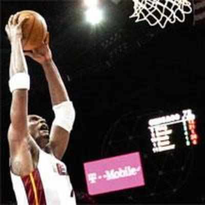 Bosh's heroics give Miami Heat 2-1 lead over Chicago Bulls