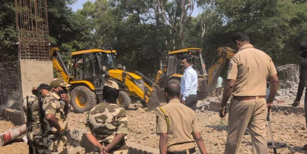 PCMC razes under-construction structure at Joggers Park after political row