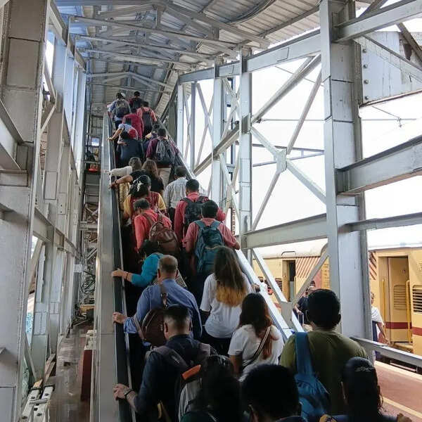 Faulty escalators trouble passengers at Central stn