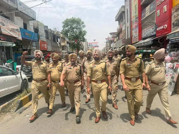 Police take out flag march in Batala