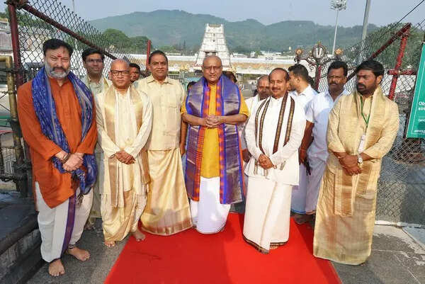 Vice President of India worships at Tirumala temple