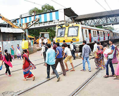Diva level crossing that delays 300 trains daily