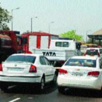 Toll claims lead to jams on e-way