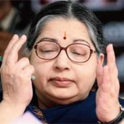 Apex court orders Jayalalithaa to appear personally in assets case