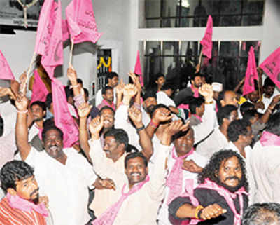 Telangana Bill cleared by Cabinet, Hyd will not be union territory