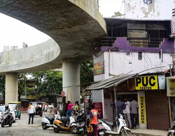 Bizarre sight in Nagpur: Ashok Chowk elevated rotary 'cuts' through house balcony; NHAI claims encroachment
