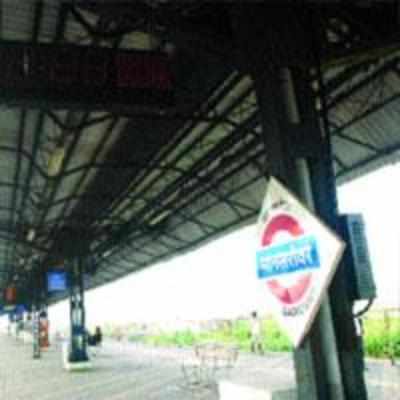 Navi Mumbai rly commuter associations to alert CR about Trans-Harbour line '˜neglect'