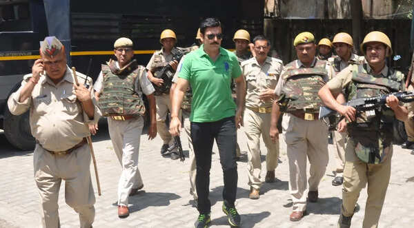 2 booked for luring man with loan to sign bail papers for gangster