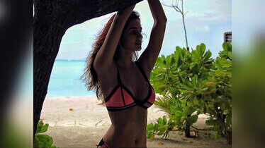 Actresses set the screen on fire in itsy bitsy bikinis