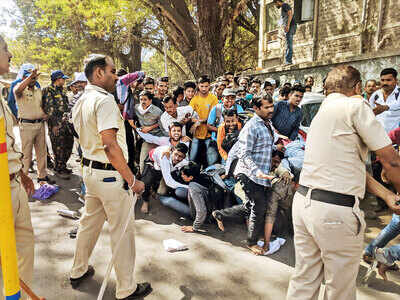 Police lathi charge differently abled protesters in Pune Police lathi charge differently abled protesters in Pune