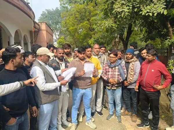 Protest over headmaster's suspension for ‘forcing students to offer namaz’