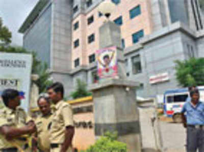 Family demands Rs 25 lakh after hospital staffer dies in mishap in Nashik