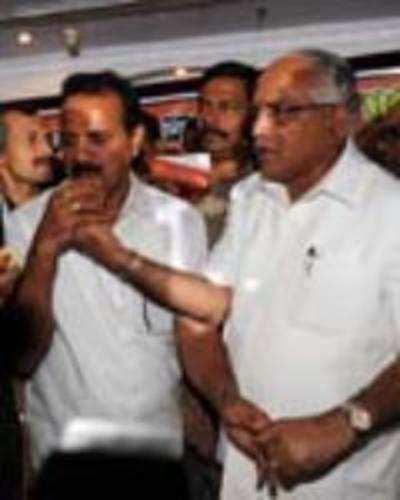 Gowda beats Shettar. Or is it Yeddyurappa defeating L K Advani?