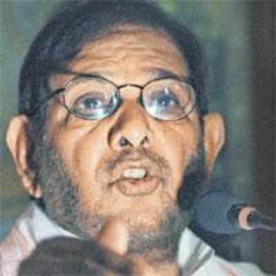 Yadav backtracks on poison threat