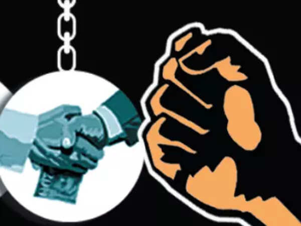 Head clerk arrested for taking bribe
