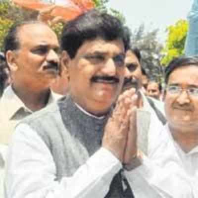 Munde supporters dominate new Mumbai BJP executive