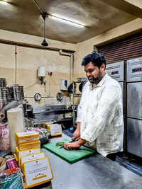Cylinder rates spike to Rs4k in black mkt, food biz feels heat in Gurgaon