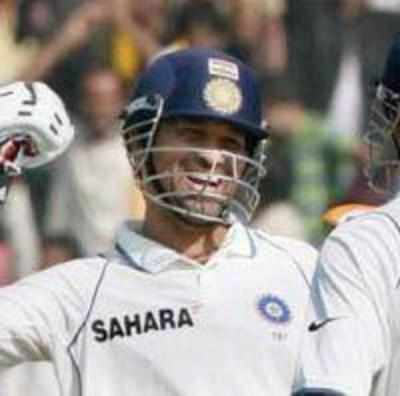 Sachin scales 30K peak in international cricket