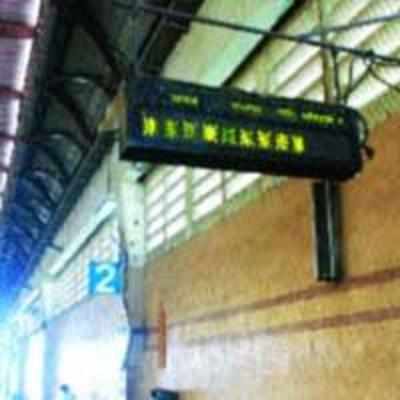 No announcements, blank indicators on H'bour line irk commuters