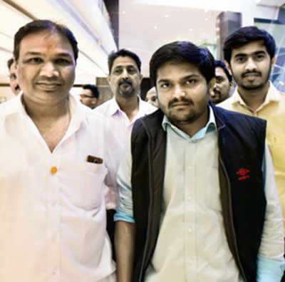 Hardik Patel arrives in Mumbai to meet Uddhav; will campaign for Sena in Goregaon