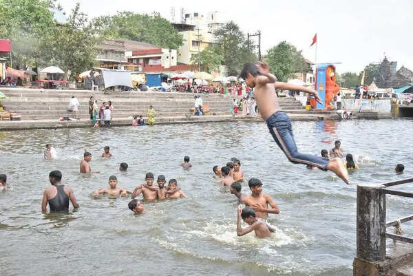 Nashik swelters as day temperature hits 2-year high of 42°C, nights also turn uneasy at 26°C
