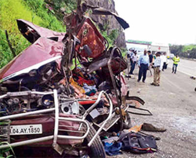 7 of Kandivali family die in E-way mishap