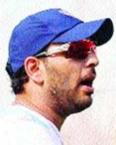 Dhoni praises Yuvraj but selectors drop him