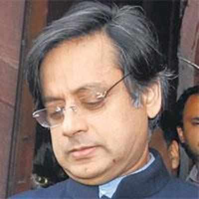 Jaitley drills four holes in Tharoor's mentoring defence