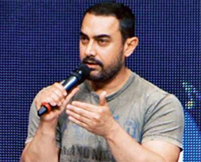 Aamir scolds Karan, Arjun for Roast