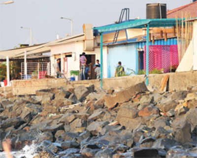 Illegal shopping mall springs up on Mandwa jetty