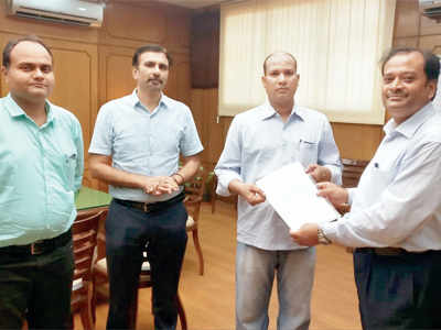 CR employee felicitated for preventing train mishap
